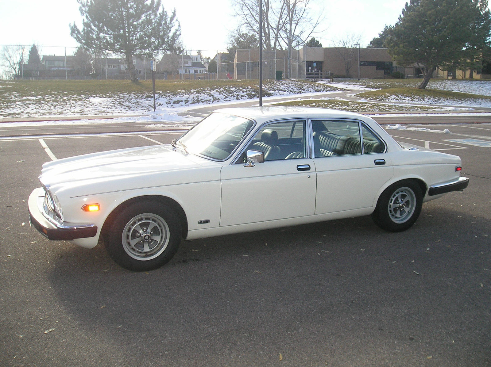 1983 jaguar xj6 base sedan 4-door 4.2l
