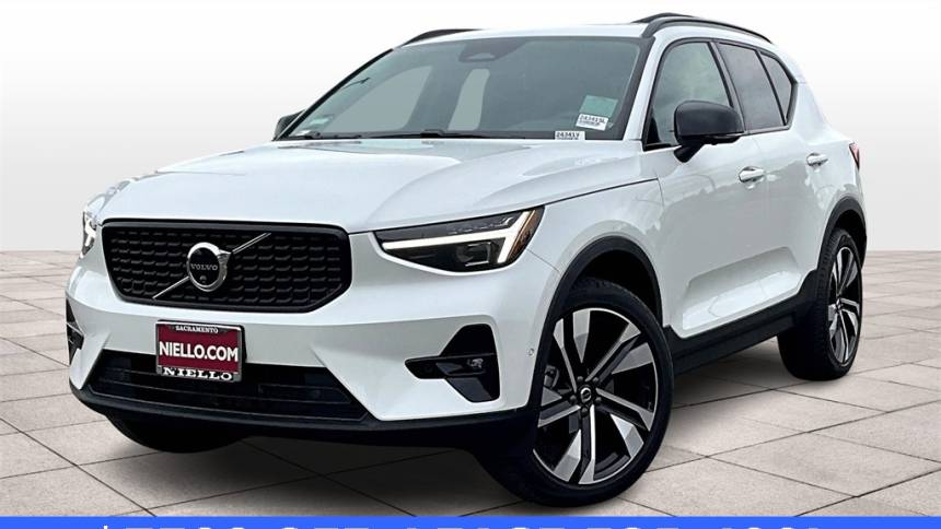 2024 volvo xc40 b5 plus dark theme