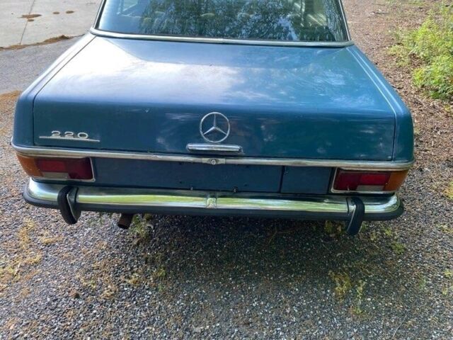 1971 mercedes-benz 220 sedan blue rwd manual