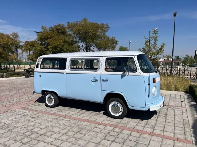 1982 volkswagen bus/vanagon van blue rwd manual