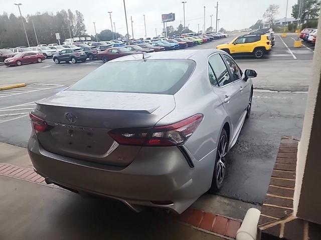 2022 toyota camry se
