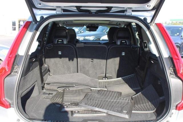 2022 volvo xc90 t6 momentum 7 passenger