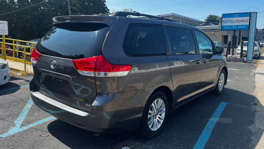 2012 toyota sienna