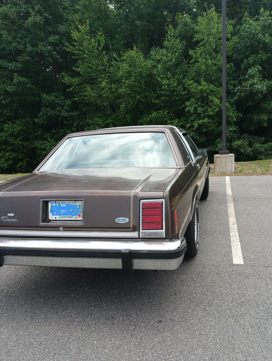 2-door coupe 1986 crown victoria (very clean)