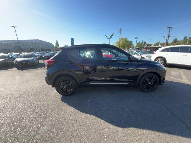 2023 nissan kicks sr