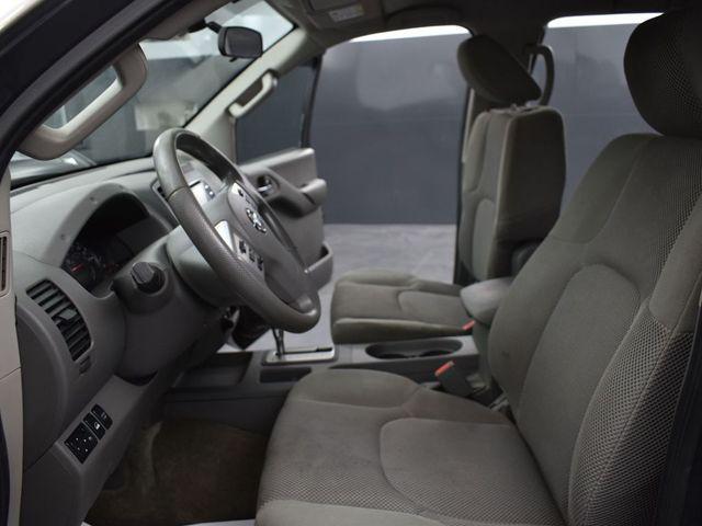 2013 nissan frontier sv