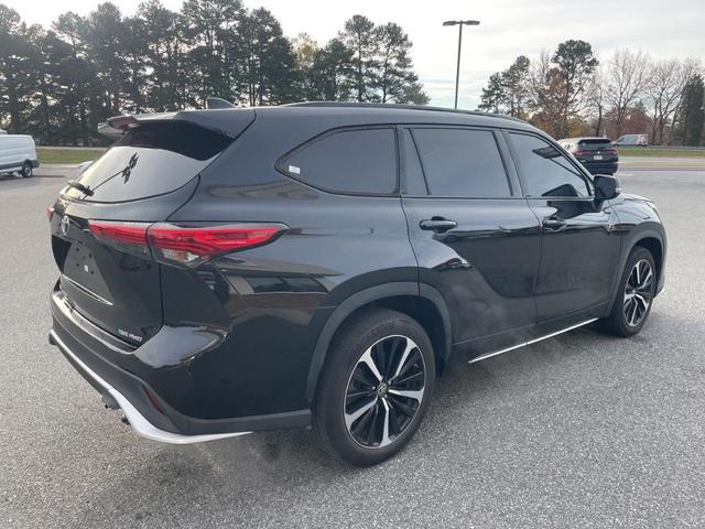 2021 toyota highlander xse