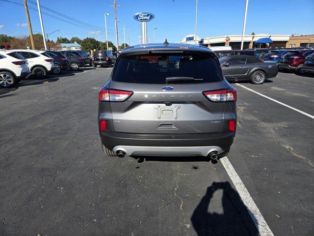 2021 ford escape se