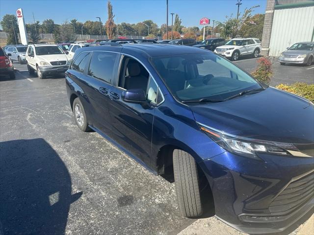 2022 toyota sienna le
