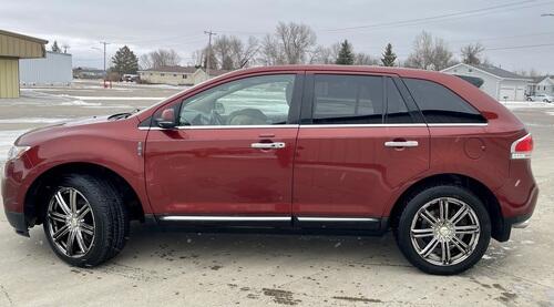 lincoln mkx, 2015 134,000 miles. maroon/cherry color, ac, heated and cooled seats