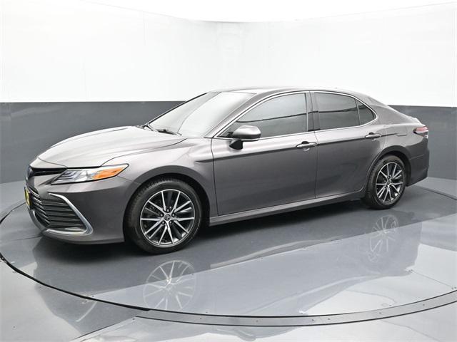 2022 toyota camry hybrid xle