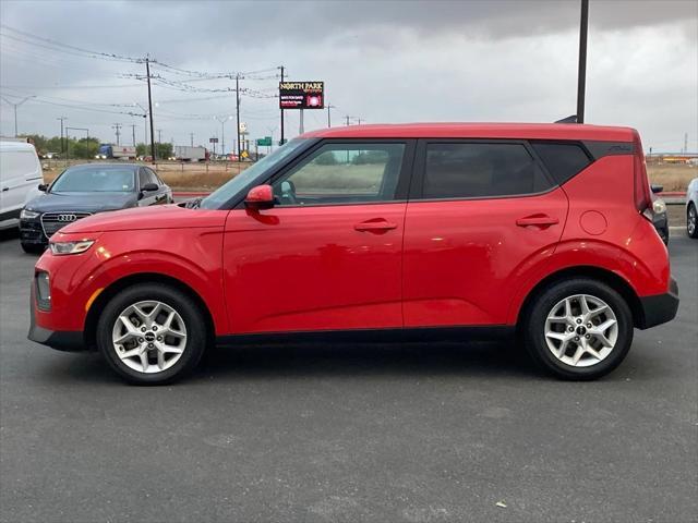 2022 kia soul lx