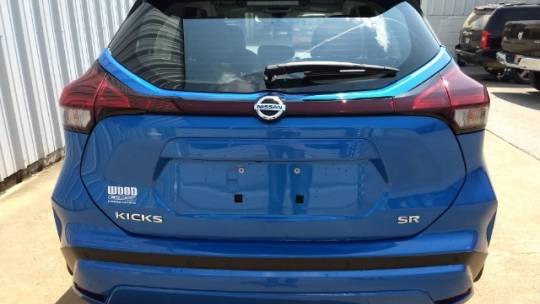 2021 nissan kicks sr