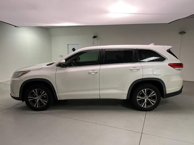 2017 toyota highlander le