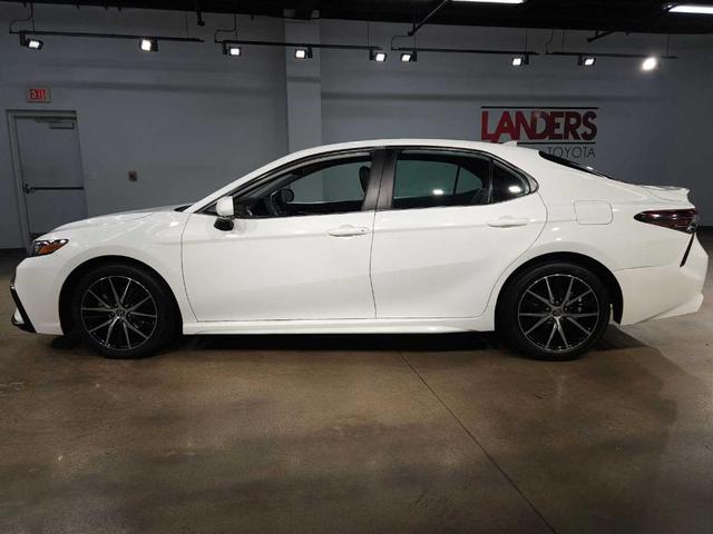 2023 toyota camry se