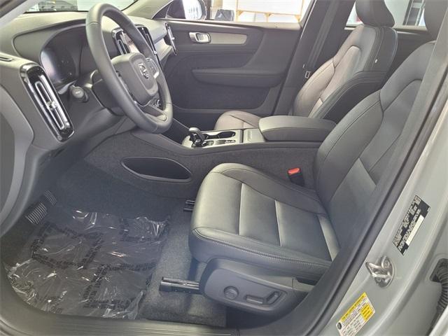 2024 volvo xc40 b5 core bright theme