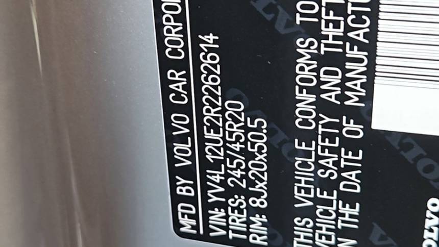 2024 volvo xc40 b5 plus bright theme