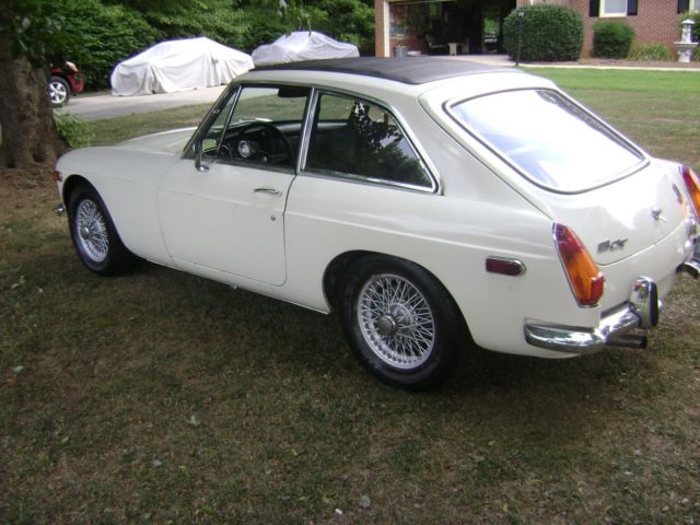 mg mgb gt webasto folding sunroof - wire wheels - many new items - solid car
