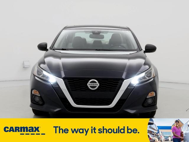 2019 nissan altima sv