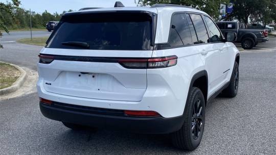 2024 Jeep Grand Cherokee laredo
