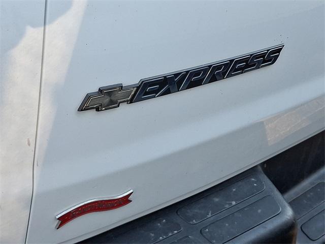 2017 chevrolet express 2500 work van