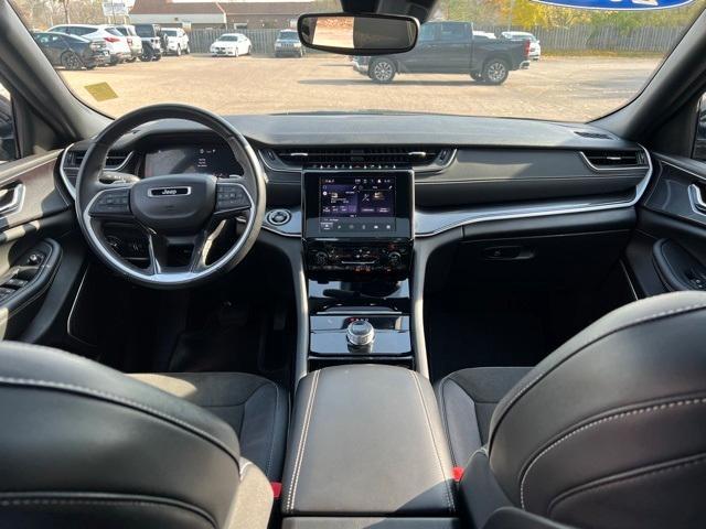2022 jeep grand cherokee laredo