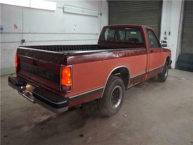 no reserve . long bed . v6 . good miles . work truck