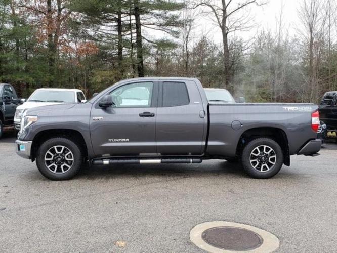 2018 toyota tundra sr5 4x4 sr5 4dr double cab pickup sb (5.7l v8 for sale in foxboro, massachusetts