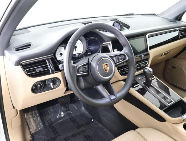 2022 porsche macan base