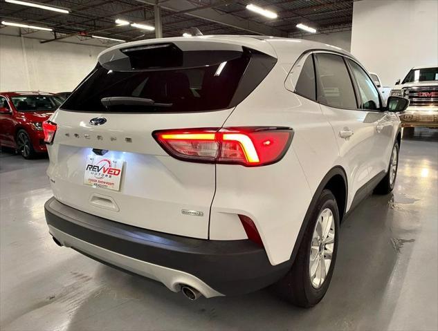 2020 ford escape se