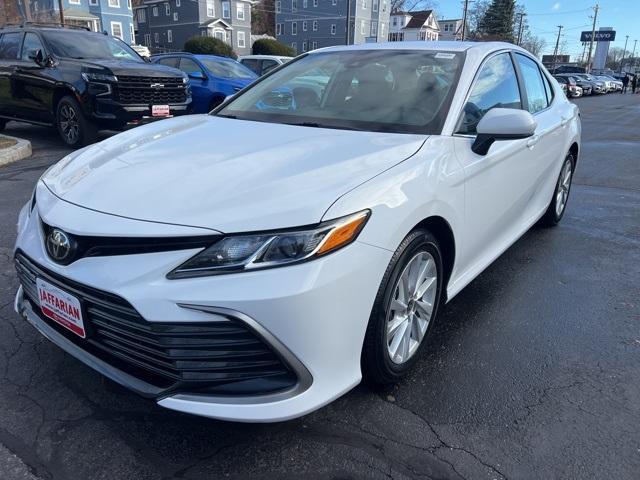 2024 toyota camry le