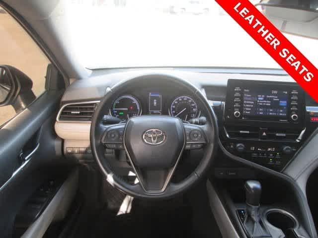 2022 toyota camry hybrid se