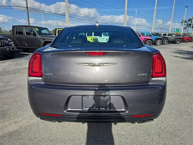 2017 chrysler 300 s
