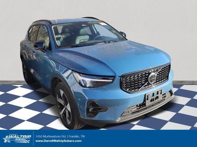 2024 volvo xc40 b5 plus dark theme