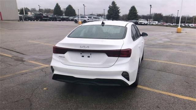 2023 kia forte lxs