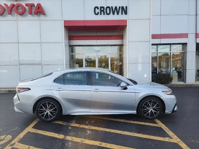 2022 toyota camry se