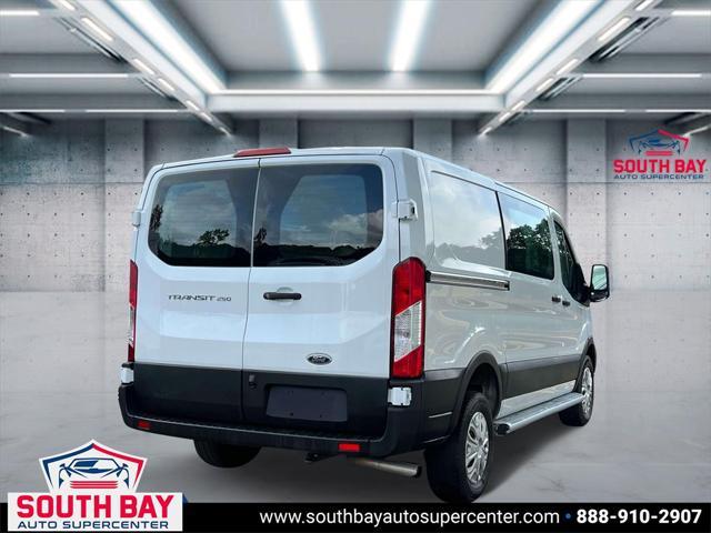2022 ford transit-250 base