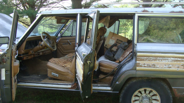 1986 jeep grand wagoneer 4-door 4-wd