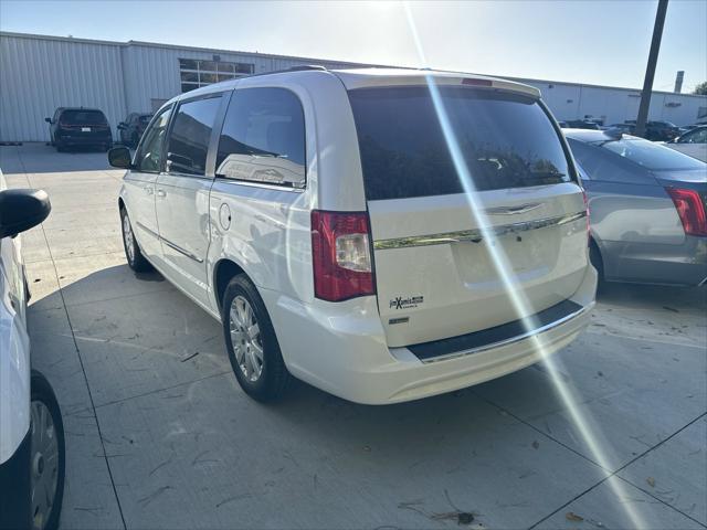 2016 chrysler town & country touring