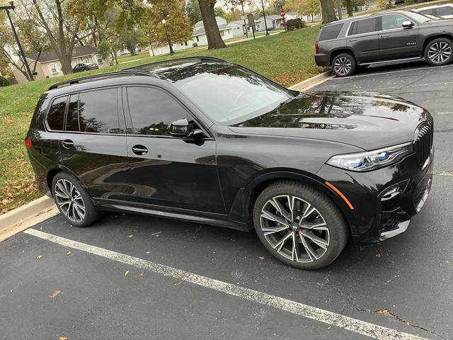 2021 bmw x7 m50i