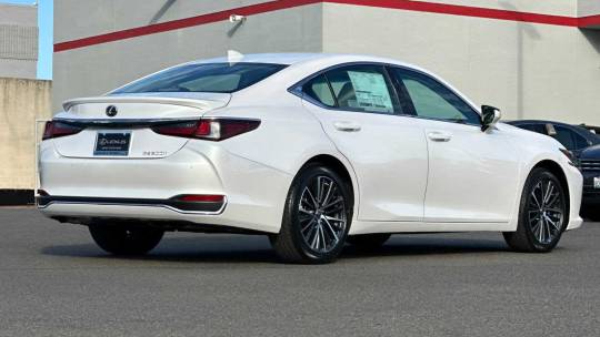2025 Lexus ES