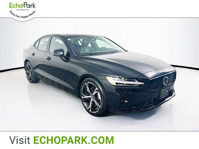 2024 volvo s60 b5 plus dark theme