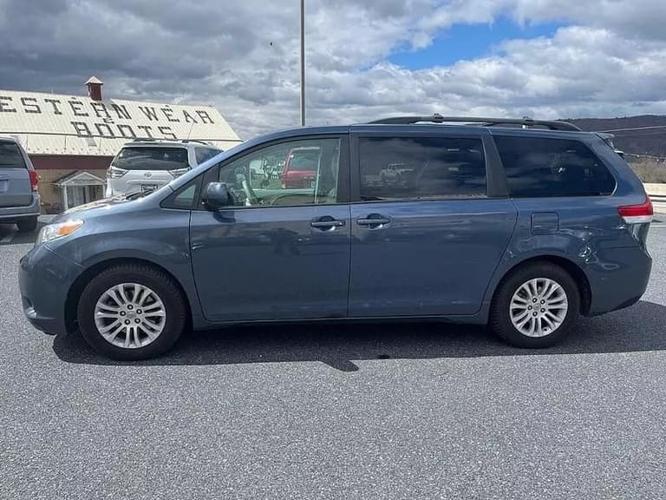 2014 toyota sienna xle minivan 4d in bermudian, pennsylvania