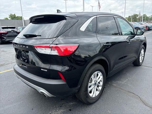 2022 ford escape se
