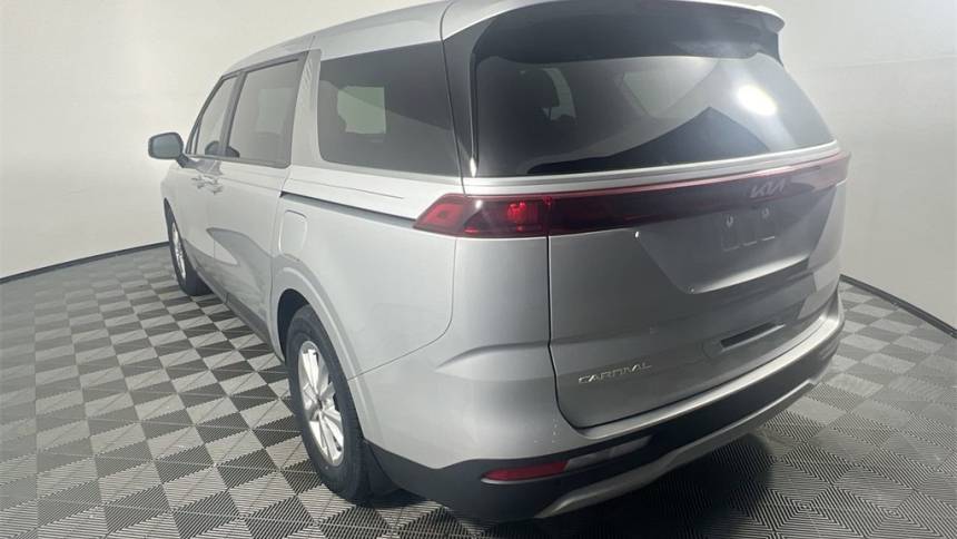 2023 kia carnival lx