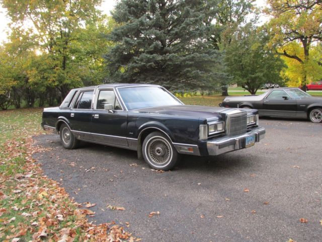 1988 lincoln town car signature series needs tires to drive or restore