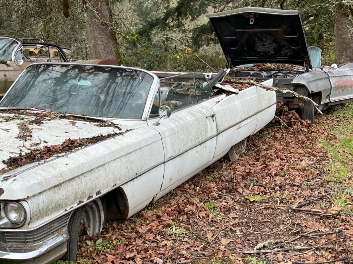 1964 cadillac convertibile. no reserve , solid decent car. needs restored