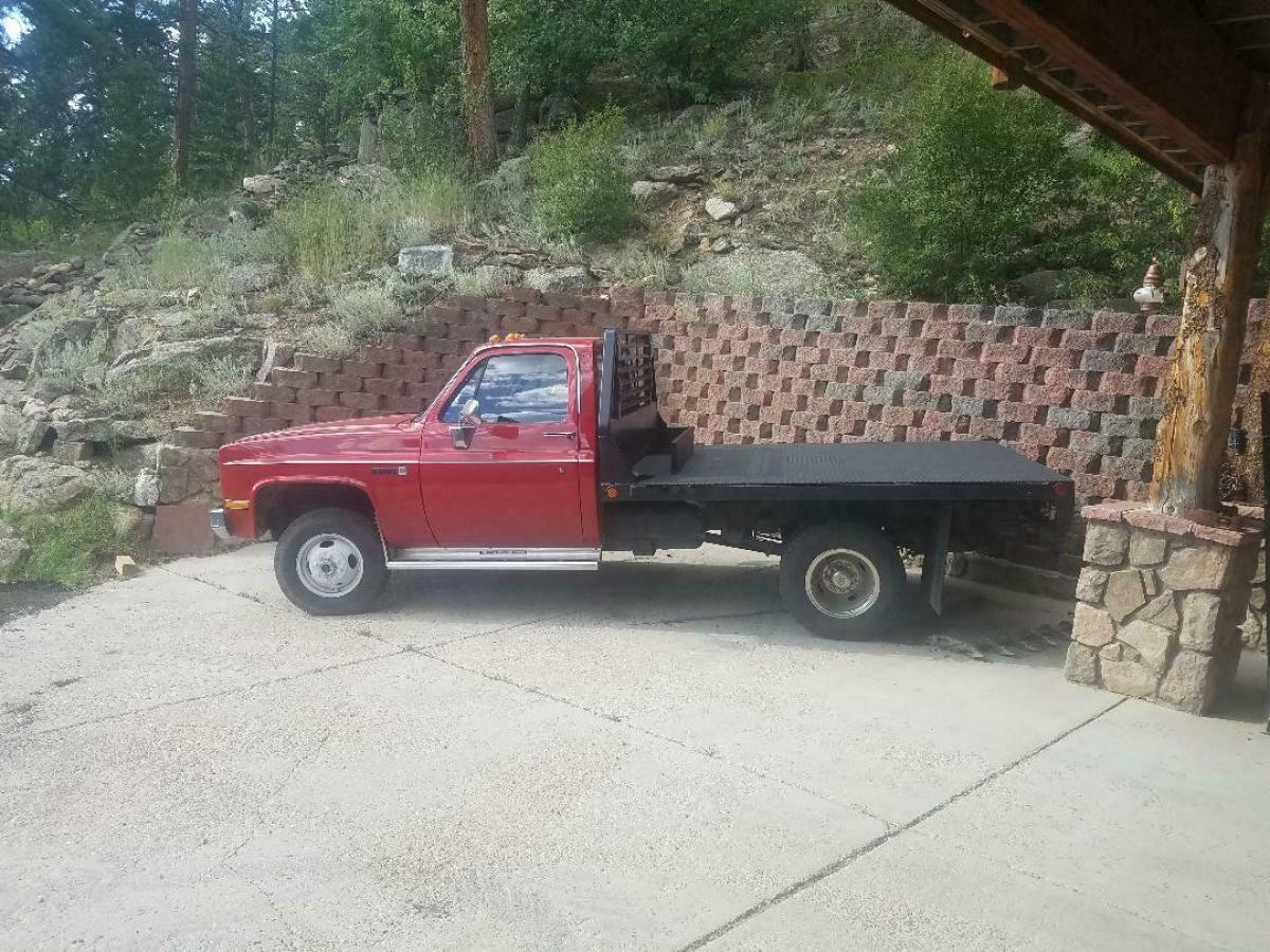 extremely clean 4x4 flatbed! was a utah fire truck and very well maintained!