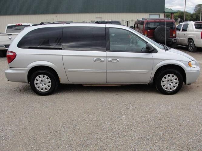 used 2006 chrysler town & country lx manhattan, ks 66502 for sale in manhattan, kansas