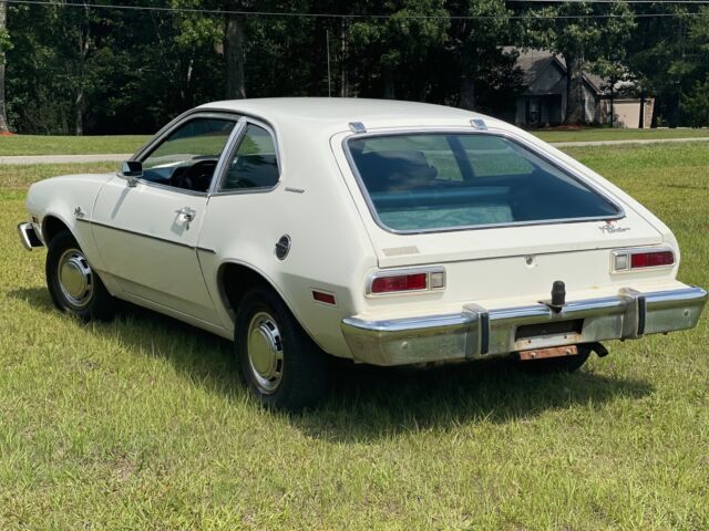 1974 ford pinto hatchback white rwd manual 3dr runabout